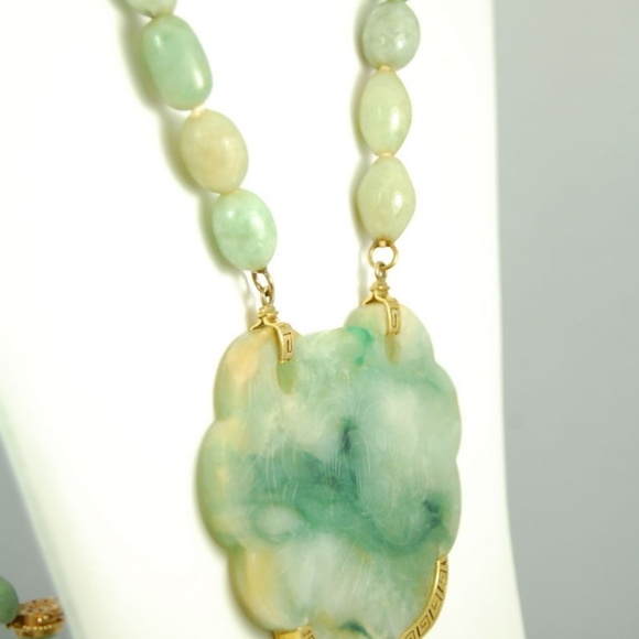 14K AND 18K YELLOW GOLD LARGE JADE CARVED PENDANT NECKLACE - Picture 6 of 13